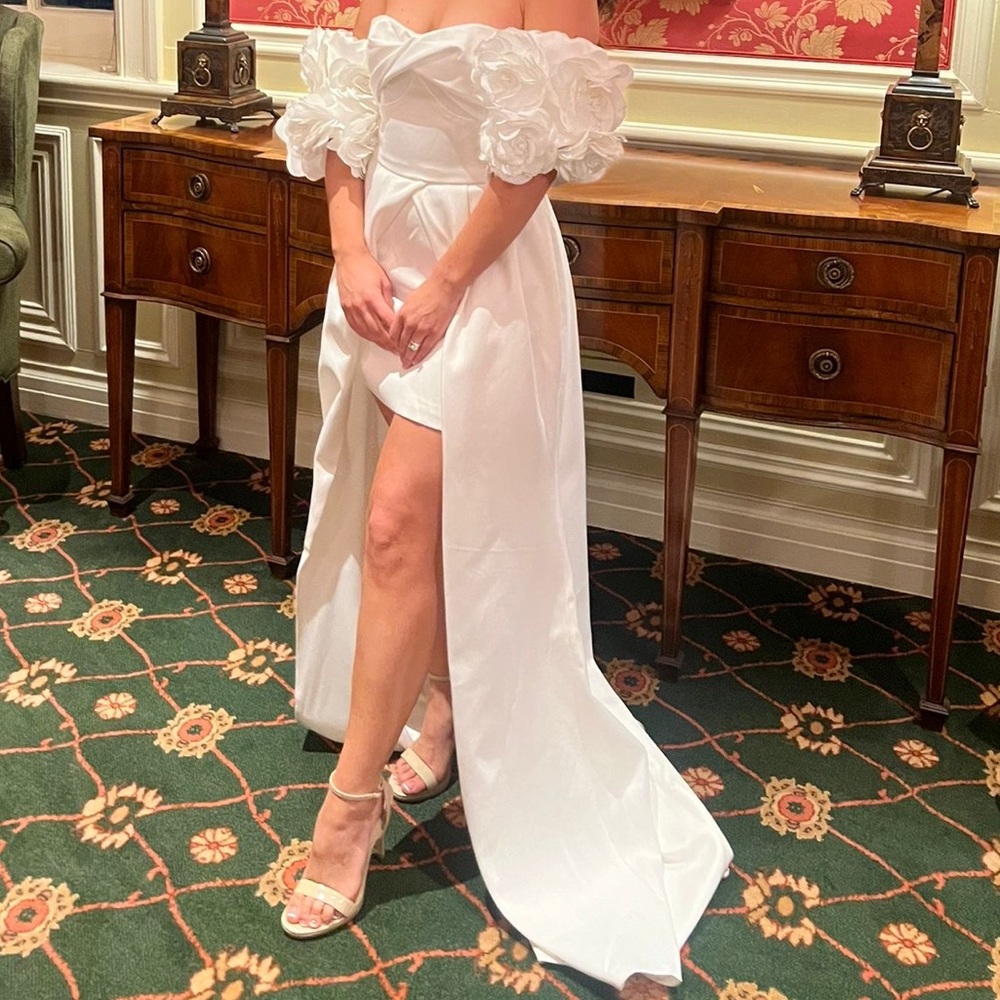 Bridal dress 
High low
Train